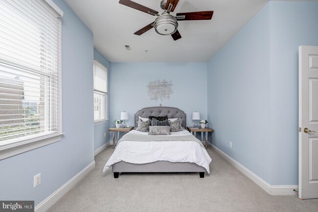 Building Photo - 1236 Harbor Island Walk