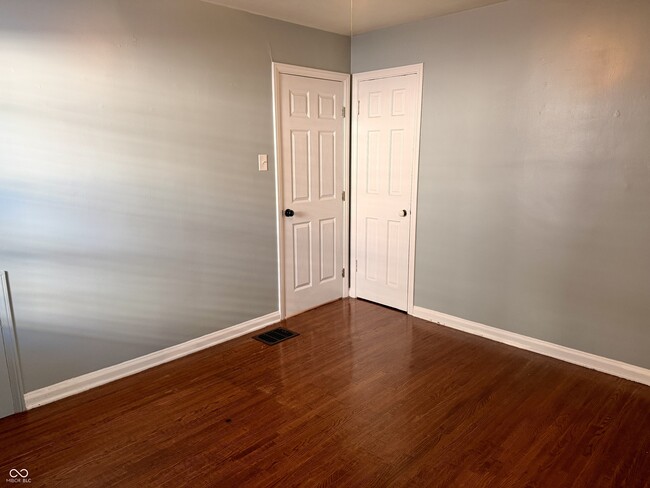 Building Photo - 1524 E 54th St