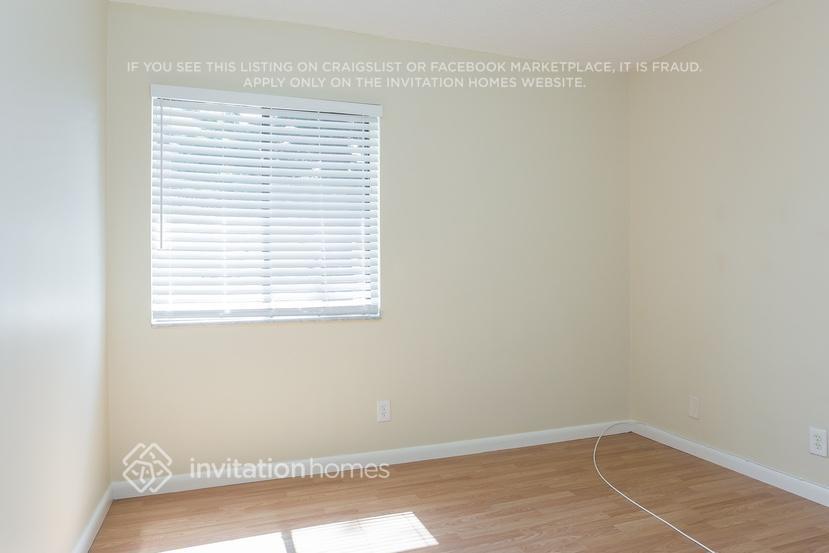 Building Photo - 10431 NW 20th Ct