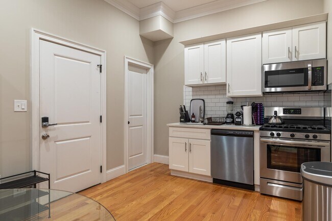 Building Photo - 33 N Margin St