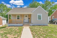 Building Photo - Updated 2 bedroom 1 bath with hardwood flo...