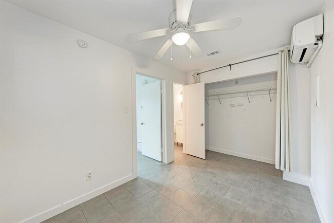 Building Photo - 1840 Burton Dr