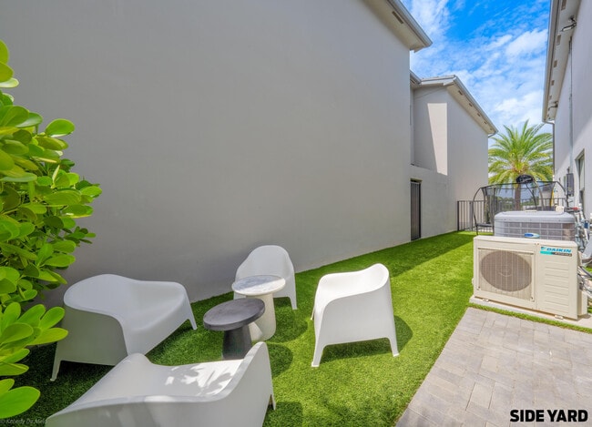 Building Photo - 17119 Aquavera Way