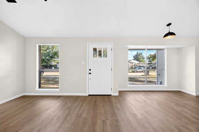 Building Photo - 24114 4 Sixes Ln