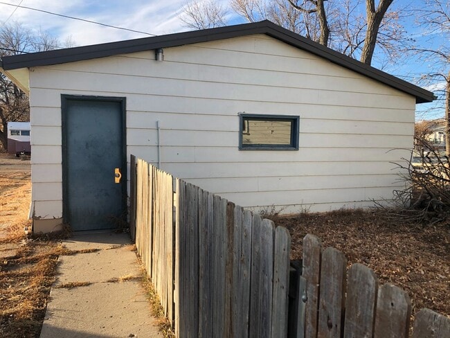 Building Photo - House- NW