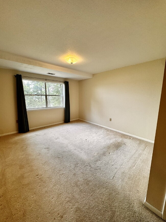 Building Photo - 15344 Dutchmans Dr
