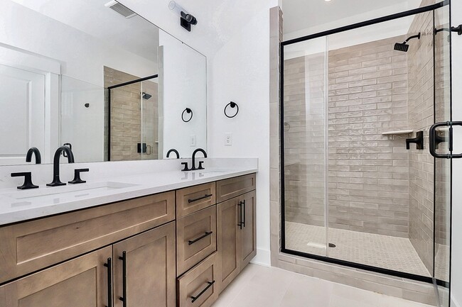 Building Photo - 5027 Duchess Dr