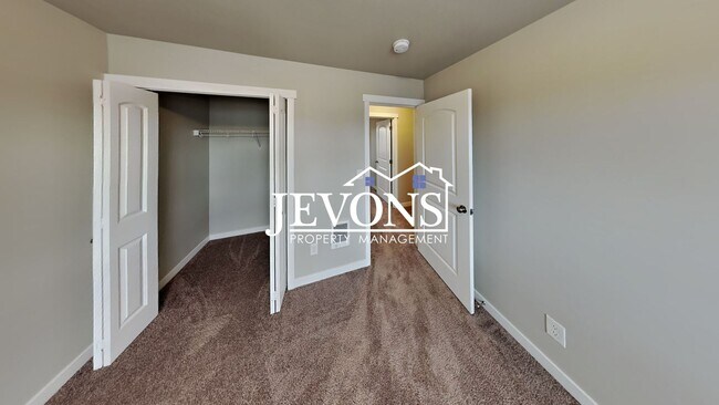 Building Photo - $500 Off on the First Month!! Enchanting 2020-built single-family home in Yakima