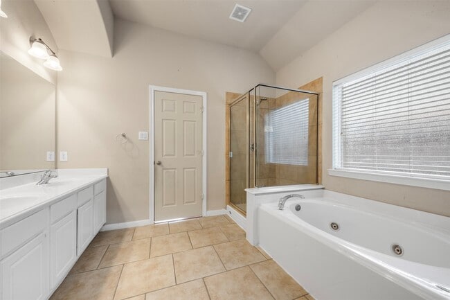 Building Photo - 13907 Normandy Ct