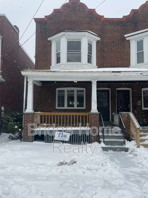 Building Photo - 136 S Spring Ave