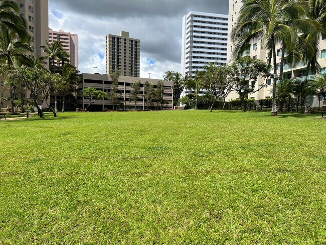 Building Photo - Country Club Village 6 - 2 Bedroom 1.5 Bat...
