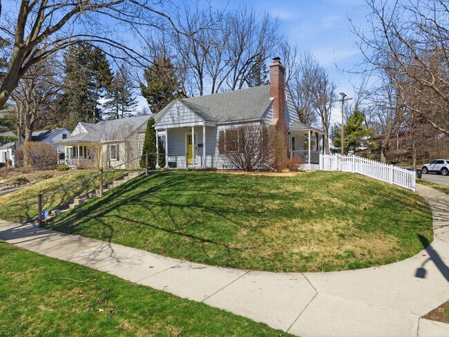 Building Photo - 1102 Arborview Blvd