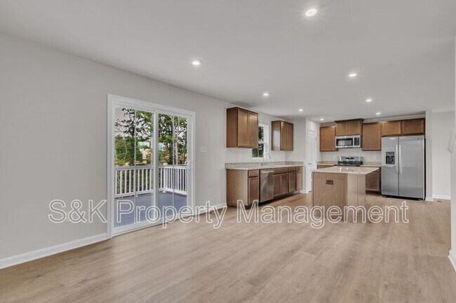 Building Photo - 2113 Gilmer Ln