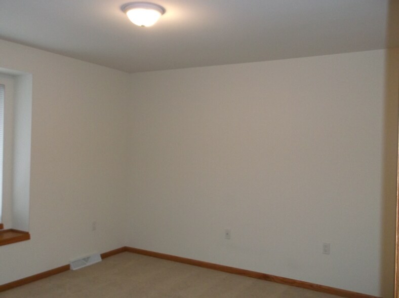 Building Photo - 418 New Age Cir