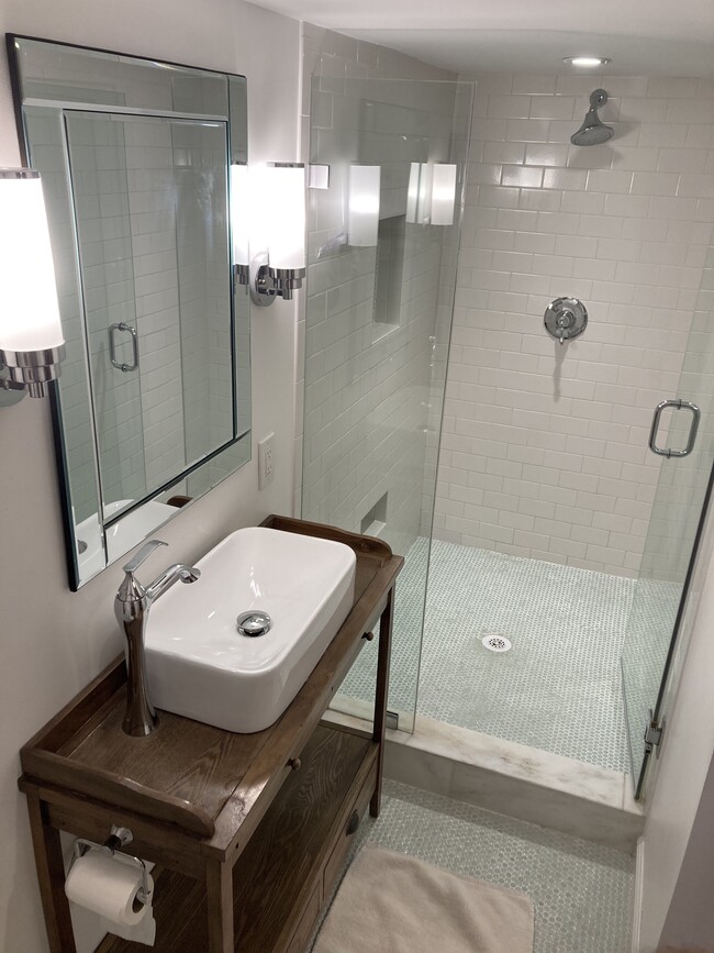 Full bath (lower level). - 526 24th St NE