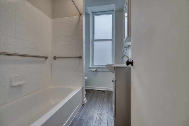 Building Photo - 2324 Callow Ave