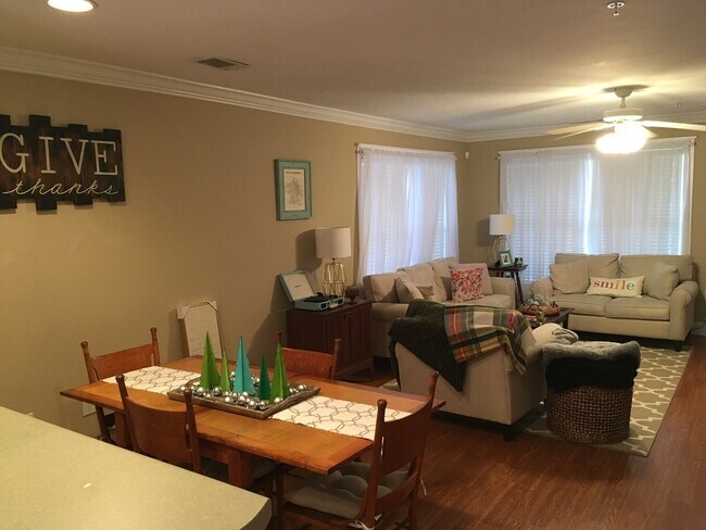 Building Photo - Woodlands Unit 237 - Available NOW