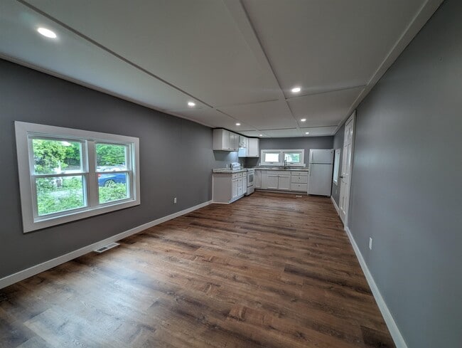 Building Photo - 8 Lower Landing Rd