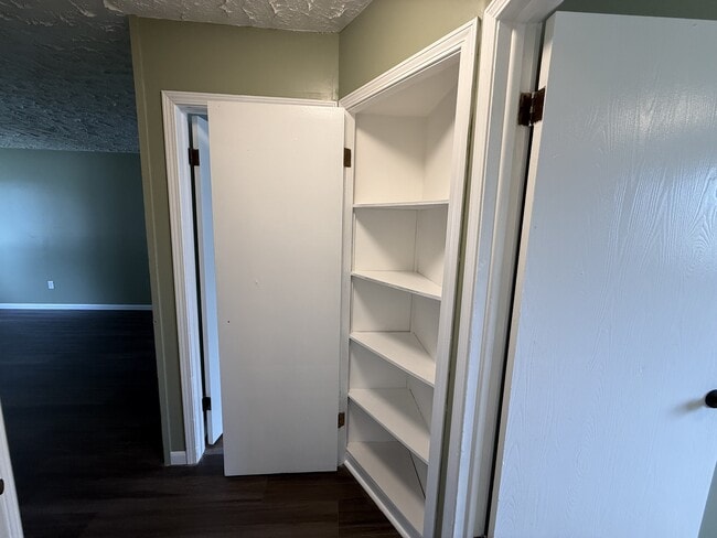 Building Photo - 122 Hathaway St