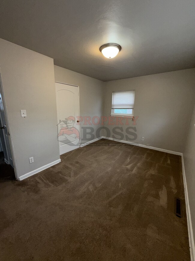 Building Photo - 816 E 35th Ct