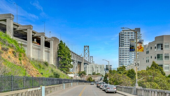 Building Photo - EPIC REA - Modern-Style 1 BR/1 BA Condo in...