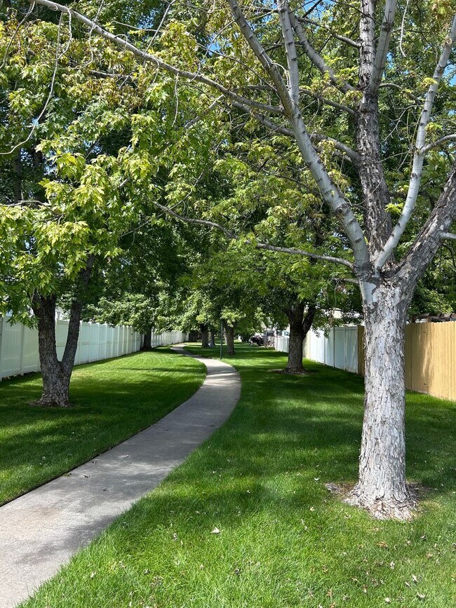 Building Photo - 4 Bed 2.5 Bath Home in Spanish Fork For Rent