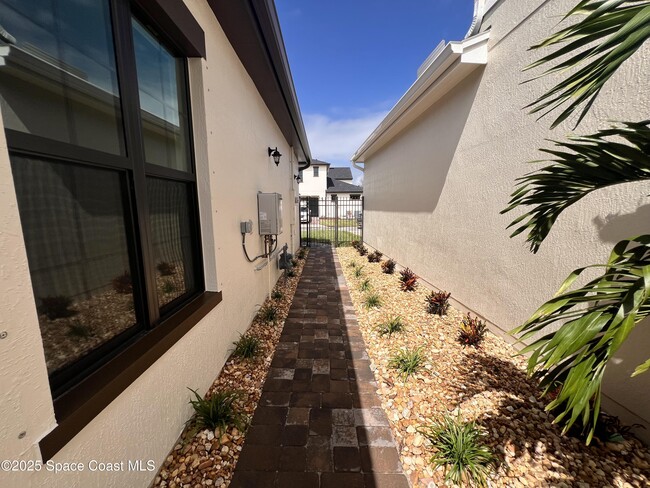 Building Photo - 7680 Allure Dr