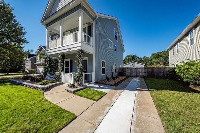 Building Photo - 4 Bedroom, 2.5 Bathroom Home in Brownswood...