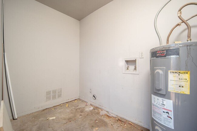 Building Photo - 808 N 95th Dr