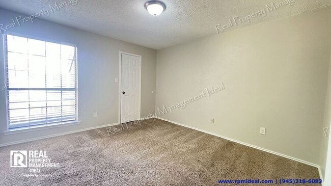 Building Photo - 9601 Forest Ln