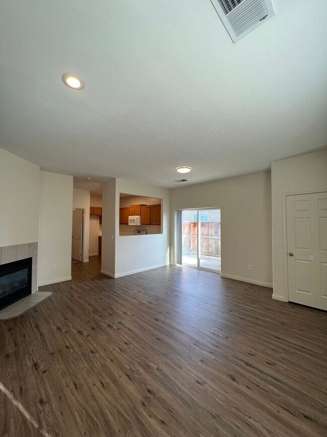 Building Photo - 717 Meadow Grove Ct