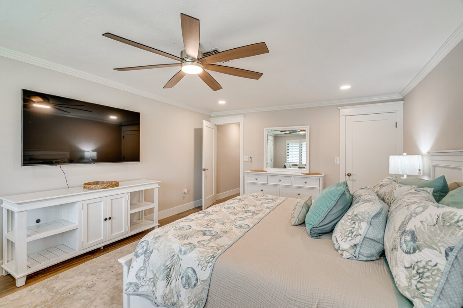 Building Photo - 11599 Island Ave