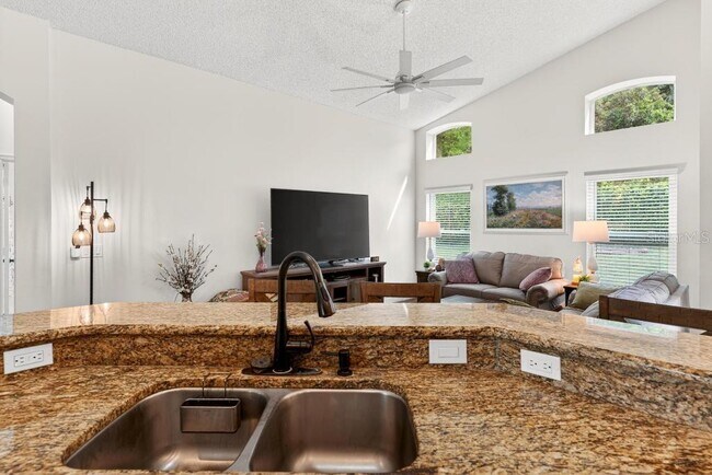 Building Photo - 5477 Glen Oak Pl