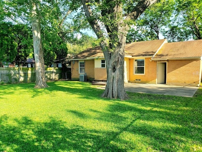 Building Photo - 3309 San Marcus Ave