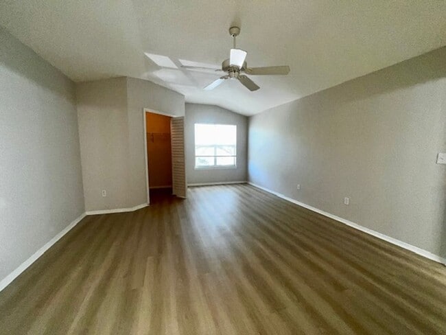 Building Photo - MOVE NOW-Remodeled bathroom & kitchen! NEW VINYL PLANK flooring & fresh paint! 2 bedroom 1 bath c...