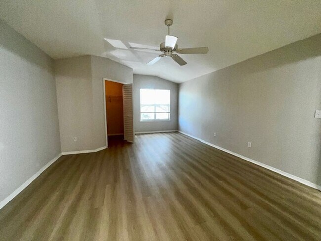 Building Photo - NEW-Remodeled bathroom & kitchen! NEW VINYL PLANK flooring & fresh paint! 2 bedroom 1 bath condo ...