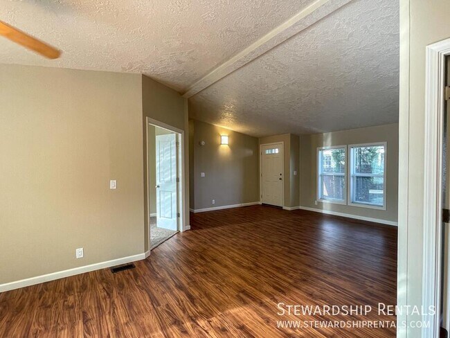 Building Photo - 1313 Bramblewood Ln