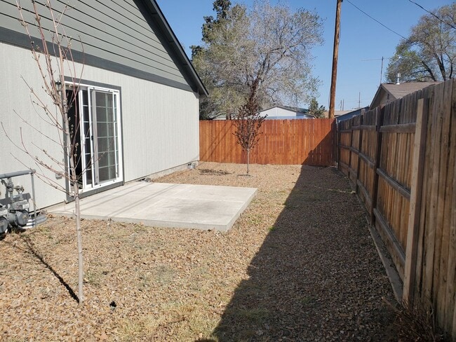 Building Photo - 1545 SW Kalama Ave