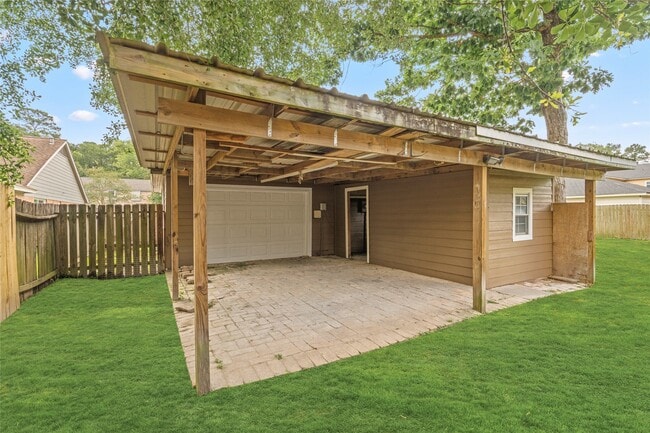 Building Photo - 560 Landfall Ln