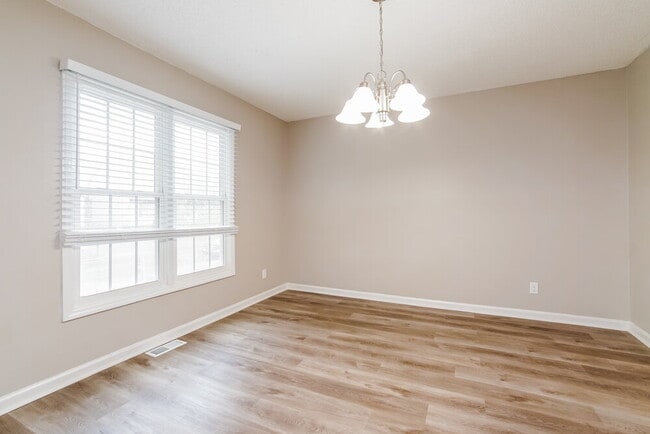 Building Photo - 500 Mountain Lake Dr