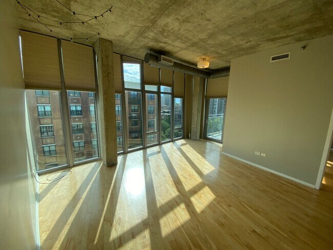 Building Photo - Beautiful Uptown Condo for Rent: 2 bed, 2 ...