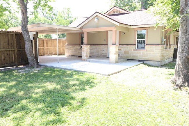 Building Photo - 749 Rosie St