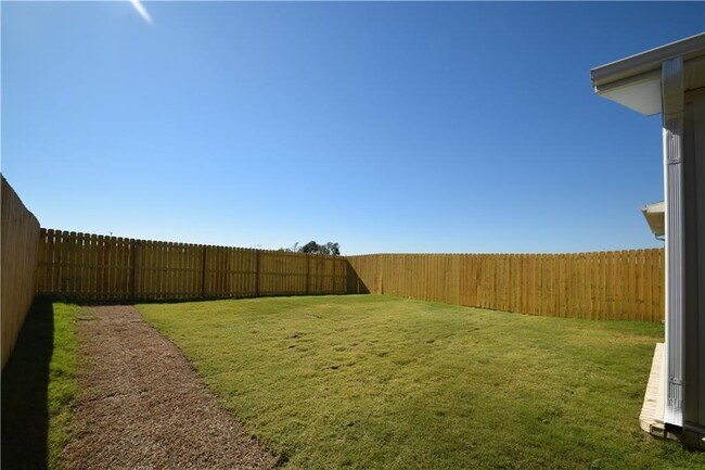 Building Photo - 1903-1 SW Poigai Wy