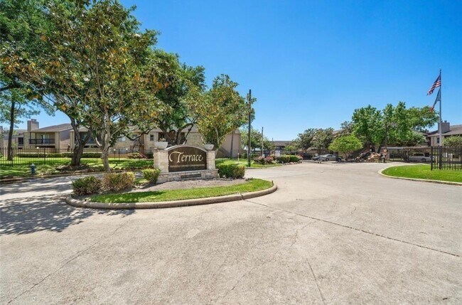 Building Photo - 10555 Turtlewood Ct