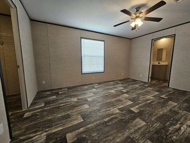 Building Photo - 6721 Hidden Oaks Dr