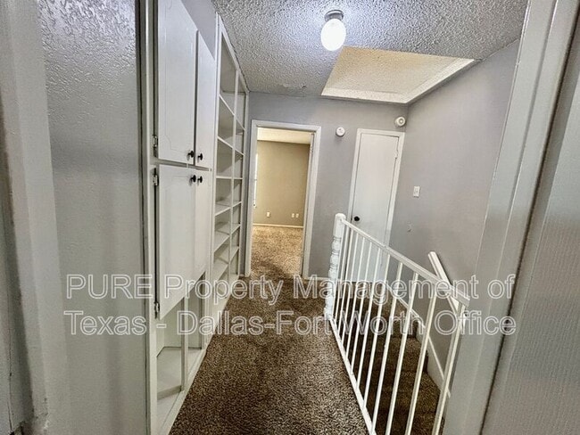 Building Photo - 936 Southmoor Dr