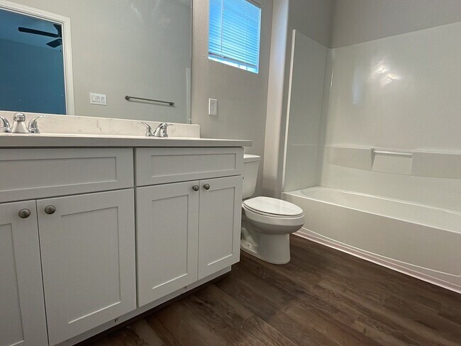 Building Photo - 832 Elkhart St