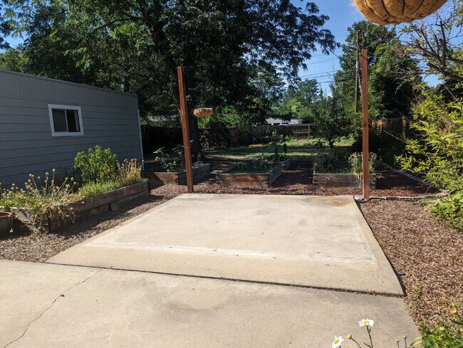 Building Photo - Charming Old Town Longmont Home!