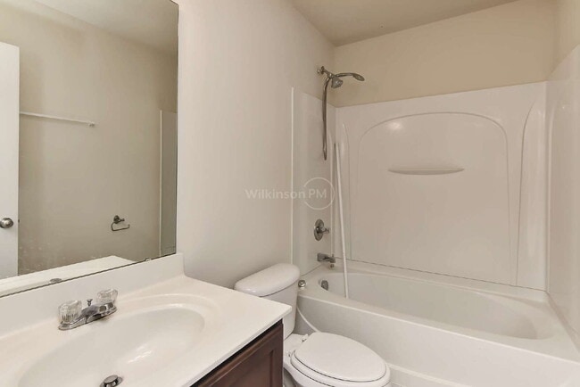 Building Photo - Luxurious 5 Bedroom 3.5 Bathroom for Rent ...