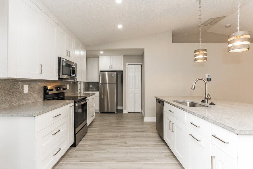 Building Photo - 2623 Cobblestone Forest Cir E